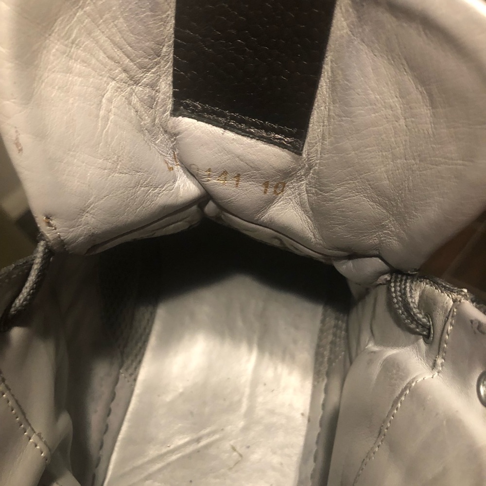 Louis Vuitton Sneakers - Picture 5 of 6